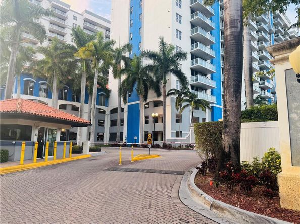 5085 NW 7th St 1101, Miami FL 33126
