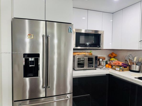 5085 NW 7th St 1101, Miami FL 33126