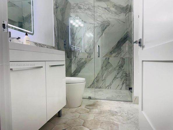 5085 NW 7th St 1101, Miami FL 33126
