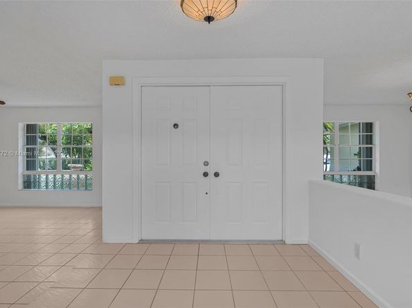 20211 NW 10th St, Pembroke Pines FL 33029