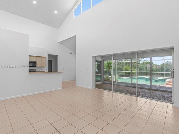 20211 NW 10th St, Pembroke Pines FL 33029