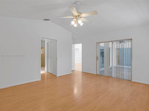 20211 NW 10th St, Pembroke Pines FL 33029