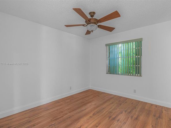 20211 NW 10th St, Pembroke Pines FL 33029