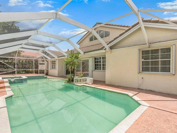 20211 NW 10th St, Pembroke Pines FL 33029