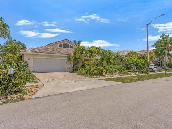 20211 NW 10th St, Pembroke Pines FL 33029