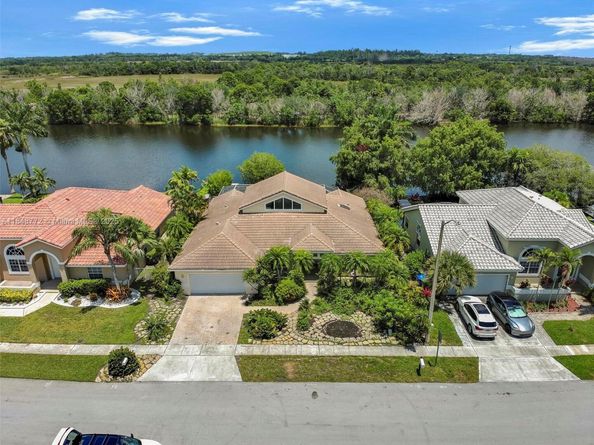 20211 NW 10th St, Pembroke Pines FL 33029