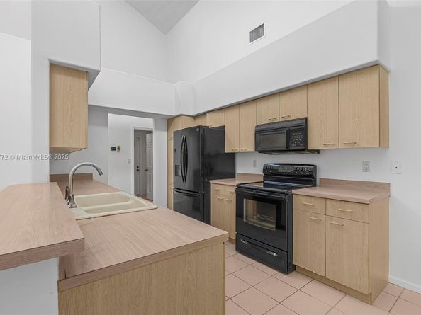 20211 NW 10th St, Pembroke Pines FL 33029