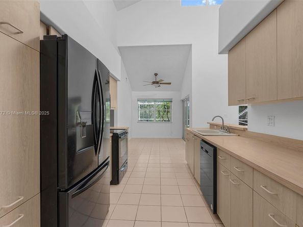 20211 NW 10th St, Pembroke Pines FL 33029
