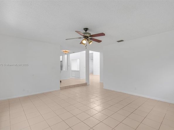 20211 NW 10th St, Pembroke Pines FL 33029