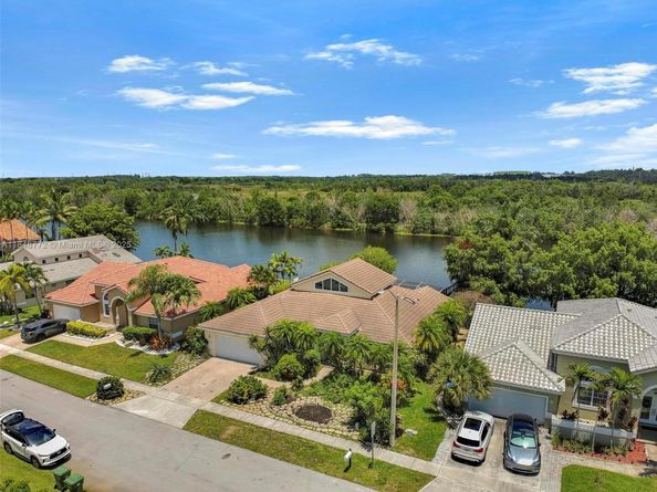 20211 NW 10th St, Pembroke Pines FL 33029