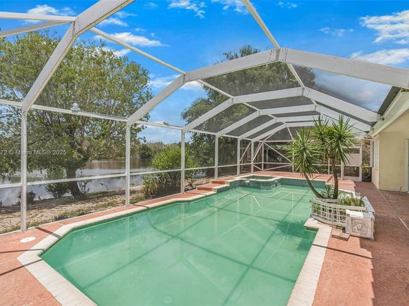 20211 NW 10th St, Pembroke Pines FL 33029
