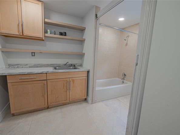 735 NW 122nd St, North Miami FL 33168