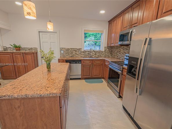 735 NW 122nd St, North Miami FL 33168
