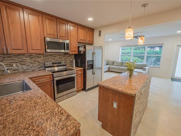 735 NW 122nd St, North Miami FL 33168