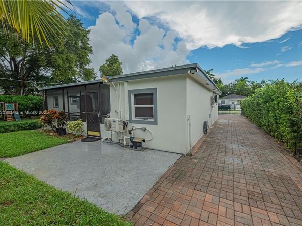 735 NW 122nd St, North Miami FL 33168