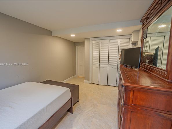 735 NW 122nd St, North Miami FL 33168