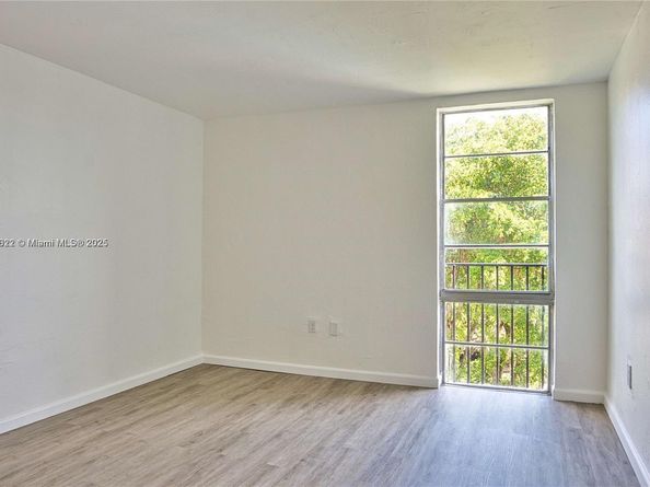 6890 N Kendall Dr B406, Pinecrest FL 33156