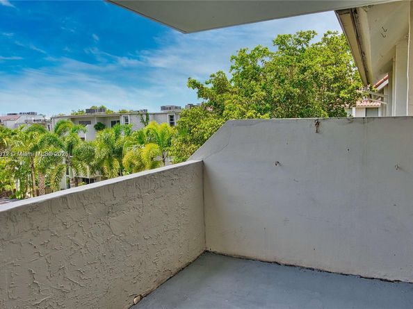6890 N Kendall Dr B406, Pinecrest FL 33156