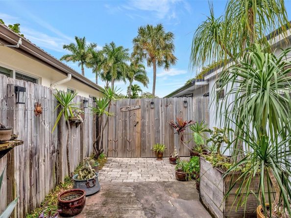 1401 NE 33rd St, Oakland Park FL 33334