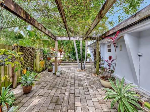 1401 NE 33rd St, Oakland Park FL 33334