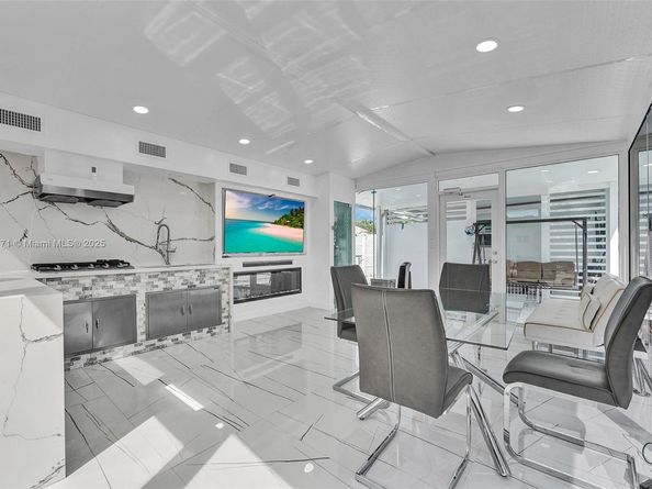 7101 SW 21st St, Miami FL 33155