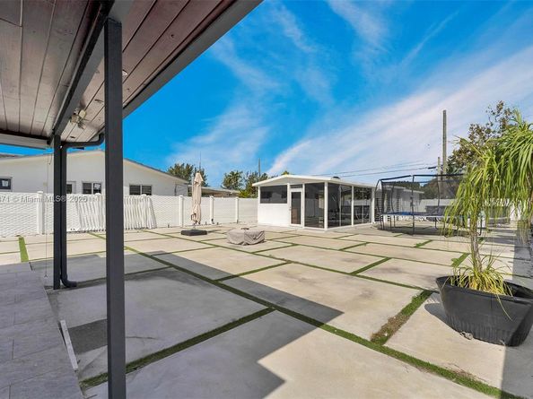 7101 SW 21st St, Miami FL 33155