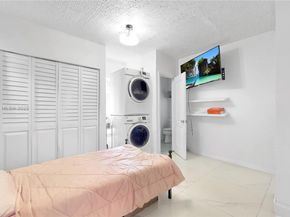 640 NE 160th St, Miami FL 33162