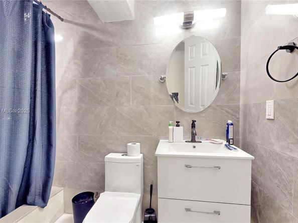 640 NE 160th St, Miami FL 33162