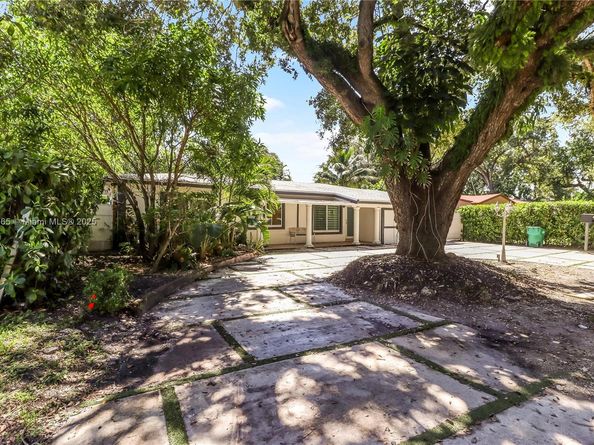 640 NE 160th St, Miami FL 33162