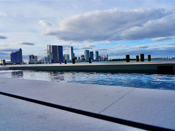 1041 N Venetian Dr, Miami FL 33139