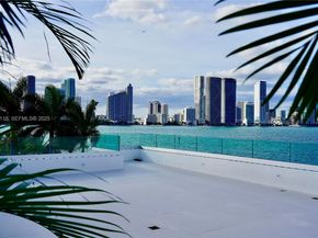 1041 N Venetian Dr, Miami FL 33139