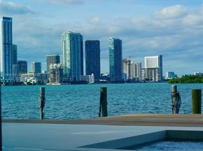 1041 N Venetian Dr, Miami FL 33139