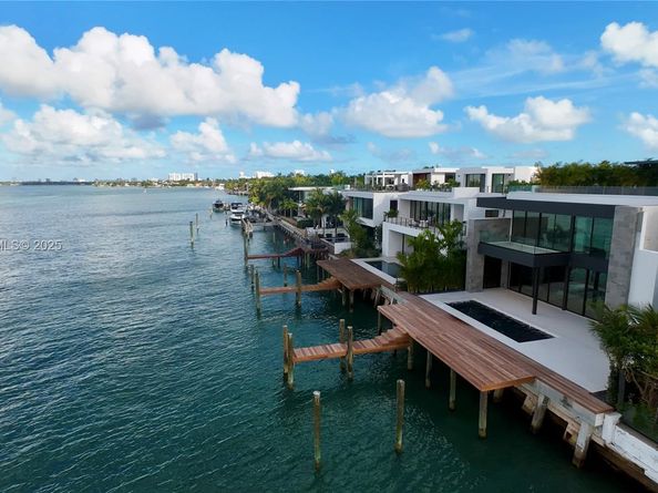 1041 N Venetian Dr, Miami FL 33139