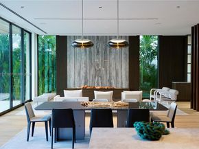 1041 N Venetian Dr, Miami FL 33139