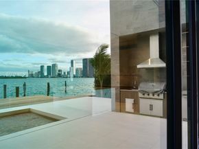 1041 N Venetian Dr, Miami FL 33139