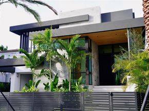 1041 N Venetian Dr, Miami FL 33139