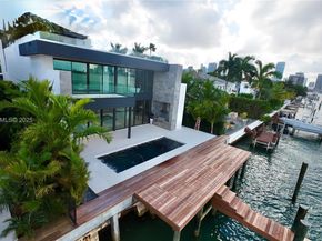 1041 N Venetian Dr, Miami FL 33139