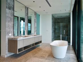 1041 N Venetian Dr, Miami FL 33139