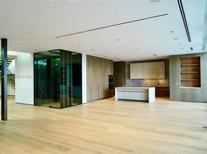 1041 N Venetian Dr, Miami FL 33139