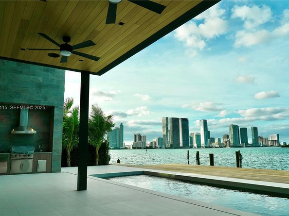 1041 N Venetian Dr, Miami FL 33139