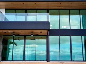 1041 N Venetian Dr, Miami FL 33139