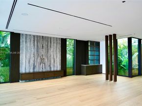 1041 N Venetian Dr, Miami FL 33139