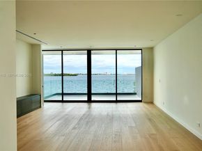 1041 N Venetian Dr, Miami FL 33139