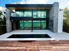 1041 N Venetian Dr, Miami FL 33139