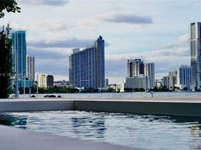 1041 N Venetian Dr, Miami FL 33139