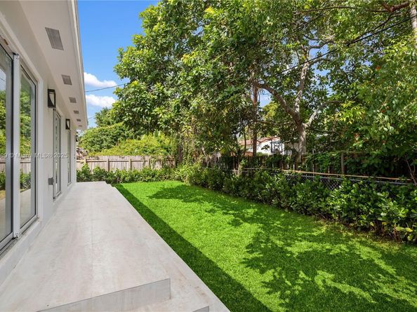 2251 SW 20th St, Miami FL 33145