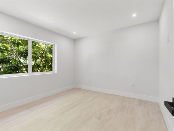 2251 SW 20th St, Miami FL 33145