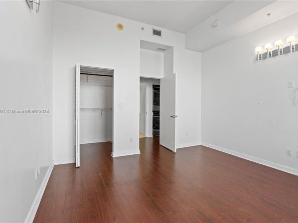 335 S Biscayne Blvd UPH02, Miami FL 33131