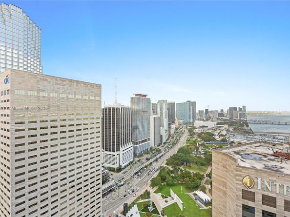335 S Biscayne Blvd UPH02, Miami FL 33131