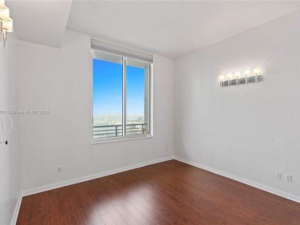 335 S Biscayne Blvd UPH02, Miami FL 33131